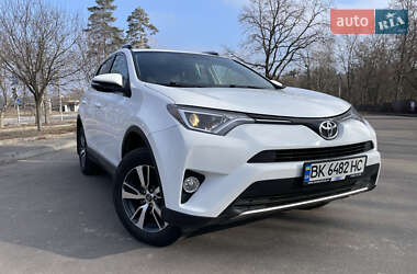 Позашляховик / Кросовер Toyota RAV4 2016 в Рівному