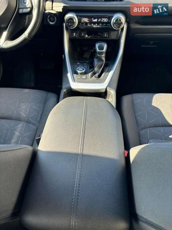 Позашляховик / Кросовер Toyota RAV4 2019 в Києві
