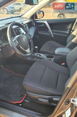 Позашляховик / Кросовер Toyota RAV4 2017 в 