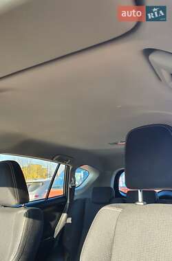 Позашляховик / Кросовер Toyota RAV4 2017 в 