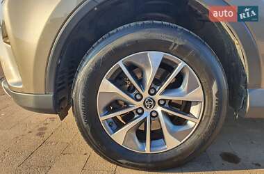Позашляховик / Кросовер Toyota RAV4 2017 в 