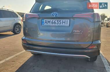 Позашляховик / Кросовер Toyota RAV4 2017 в 