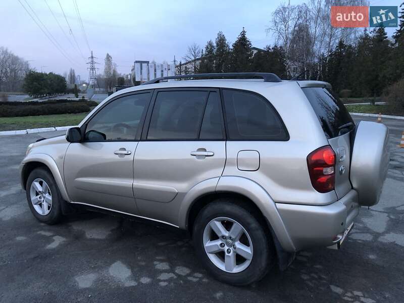 Позашляховик / Кросовер Toyota RAV4 2005 в Києві