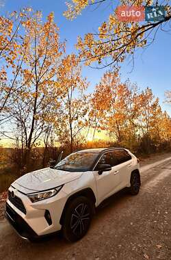 Позашляховик / Кросовер Toyota RAV4 2020 в Чернівцях