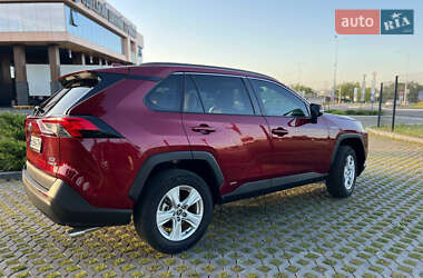 Позашляховик / Кросовер Toyota RAV4 2020 в 