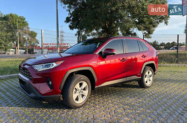 Позашляховик / Кросовер Toyota RAV4 2020 в 