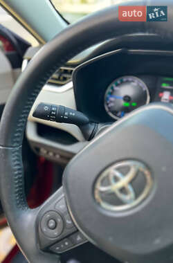 Позашляховик / Кросовер Toyota RAV4 2020 в 