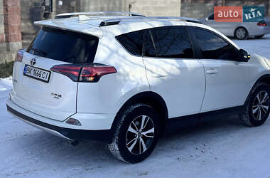 Позашляховик / Кросовер Toyota RAV4 2016 в 