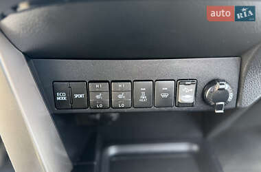 Позашляховик / Кросовер Toyota RAV4 2016 в 
