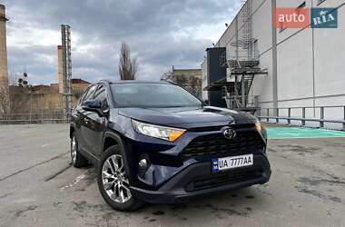 Внедорожник / Кроссовер Toyota RAV4 2020 в 