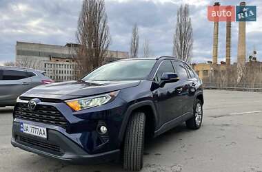 Внедорожник / Кроссовер Toyota RAV4 2020 в 