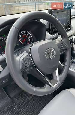 Внедорожник / Кроссовер Toyota RAV4 2020 в 