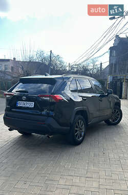 Внедорожник / Кроссовер Toyota RAV4 2019 в 