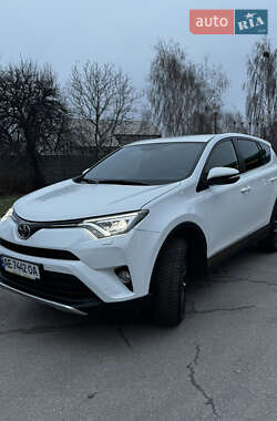 Внедорожник / Кроссовер Toyota RAV4 2017 в 