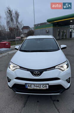 Внедорожник / Кроссовер Toyota RAV4 2017 в 