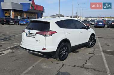 Внедорожник / Кроссовер Toyota RAV4 2017 в 