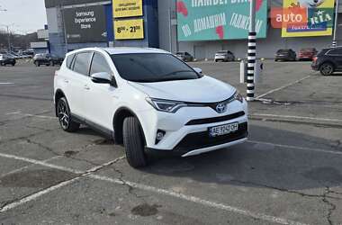 Внедорожник / Кроссовер Toyota RAV4 2017 в 