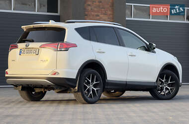 Внедорожник / Кроссовер Toyota RAV4 2015 в 