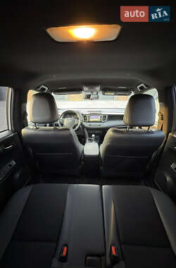 Внедорожник / Кроссовер Toyota RAV4 2015 в 