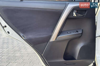 Внедорожник / Кроссовер Toyota RAV4 2015 в 