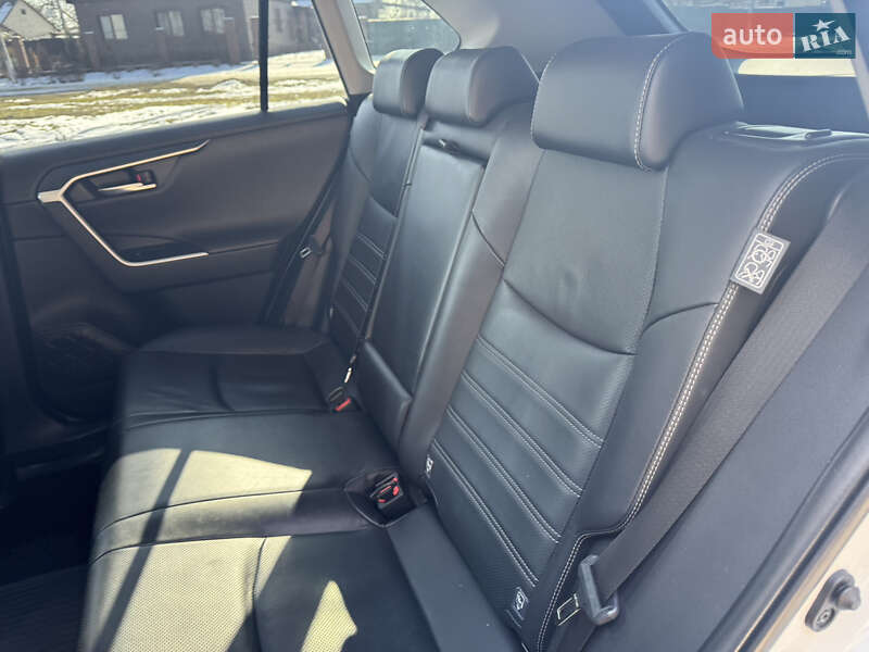 Внедорожник / Кроссовер Toyota RAV4 2019 в Сумах