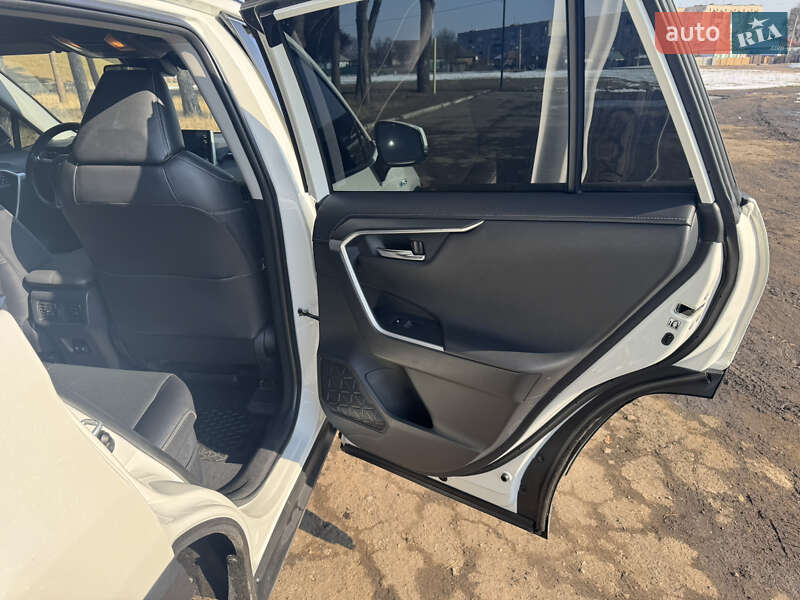 Внедорожник / Кроссовер Toyota RAV4 2019 в Сумах