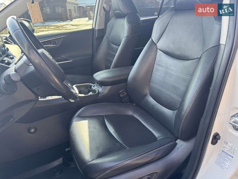 Внедорожник / Кроссовер Toyota RAV4 2019 в Сумах