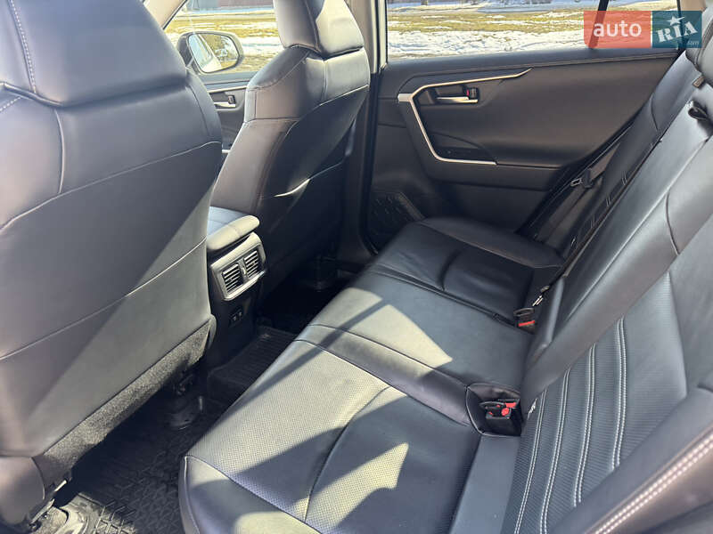 Внедорожник / Кроссовер Toyota RAV4 2019 в Сумах