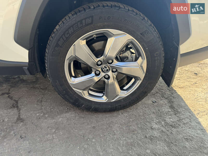 Внедорожник / Кроссовер Toyota RAV4 2019 в Сумах