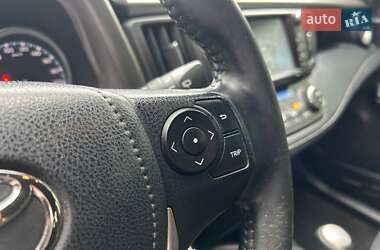 Позашляховик / Кросовер Toyota RAV4 2017 в 