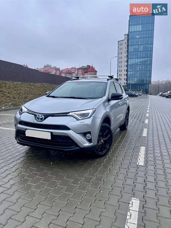 Внедорожник / Кроссовер Toyota RAV4 2018 в Тернополе