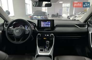 Внедорожник / Кроссовер Toyota RAV4 2022 в 