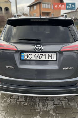 Внедорожник / Кроссовер Toyota RAV4 2014 в 