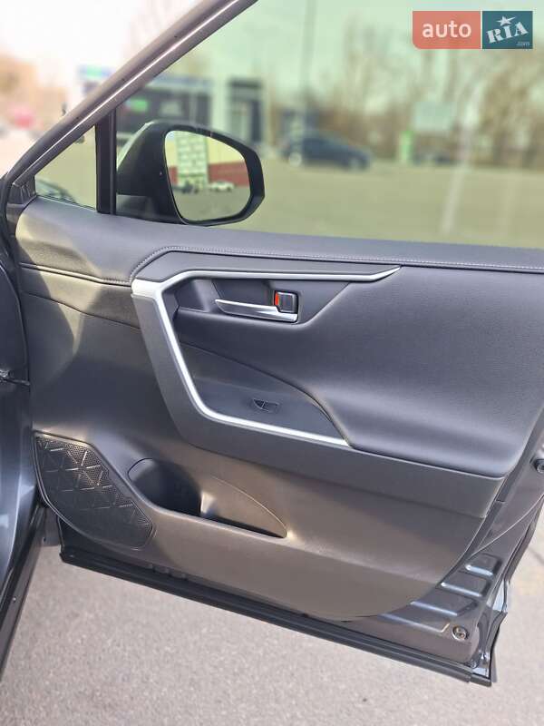 Внедорожник / Кроссовер Toyota RAV4 2020 в Киеве