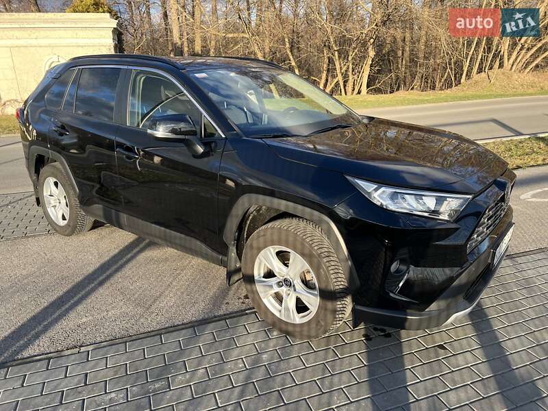 Позашляховик / Кросовер Toyota RAV4 2020 в Києві