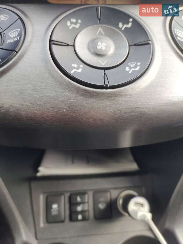 Внедорожник / Кроссовер Toyota RAV4 2012 в Киеве