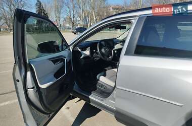 Внедорожник / Кроссовер Toyota RAV4 2019 в 