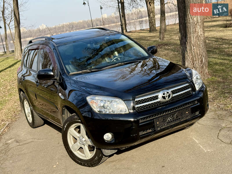 Внедорожник / Кроссовер Toyota RAV4 2006 в Киеве