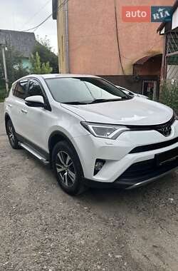 Внедорожник / Кроссовер Toyota RAV4 2017 в 