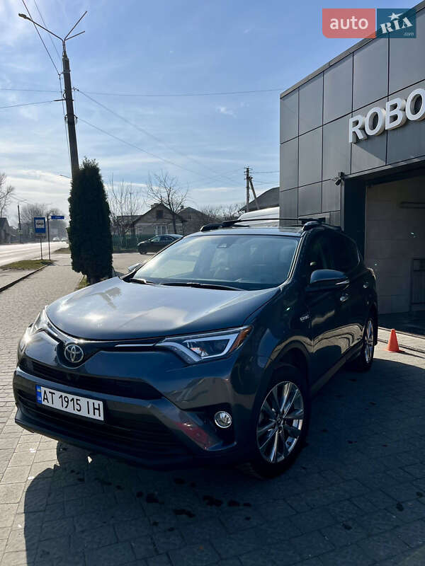 Внедорожник / Кроссовер Toyota RAV4 2017 в 