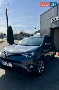 Внедорожник / Кроссовер Toyota RAV4 2017 в 
