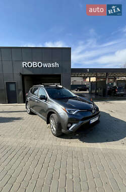 Внедорожник / Кроссовер Toyota RAV4 2017 в 