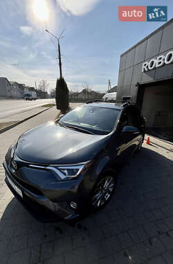Внедорожник / Кроссовер Toyota RAV4 2017 в 