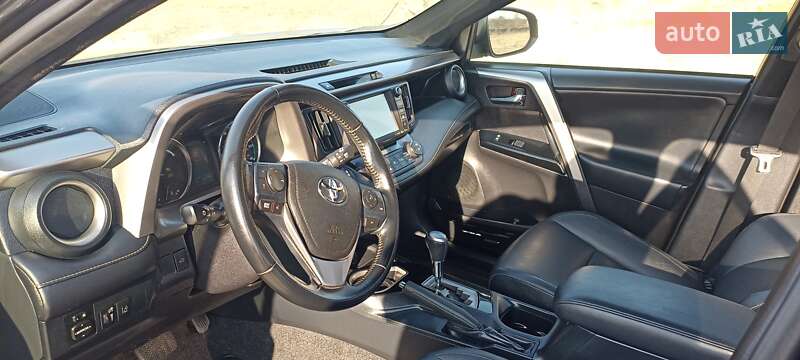Позашляховик / Кросовер Toyota RAV4 2017 в Києві