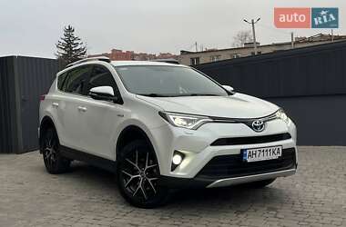 Внедорожник / Кроссовер Toyota RAV4 2016 в 