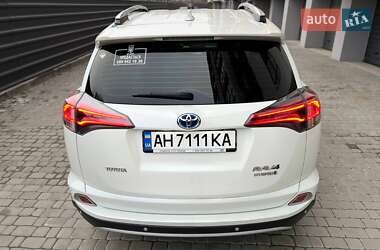 Внедорожник / Кроссовер Toyota RAV4 2016 в 