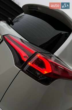 Внедорожник / Кроссовер Toyota RAV4 2016 в 