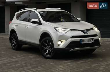 Внедорожник / Кроссовер Toyota RAV4 2016 в 