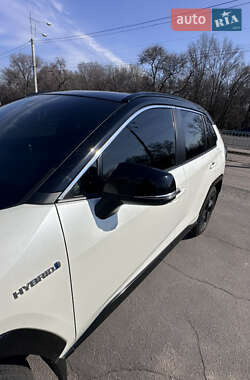 Внедорожник / Кроссовер Toyota RAV4 2021 в 