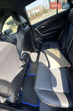 Внедорожник / Кроссовер Toyota RAV4 2021 в 